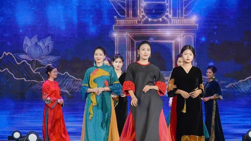 Lan toả nét đẹp áo dài truyền thống trong xu hướng hội nhập
