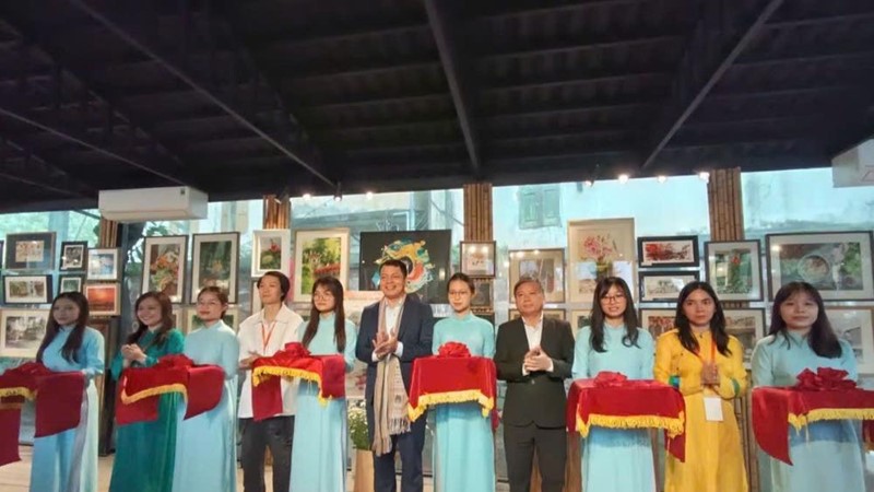 Khai mạc Triển lãm tranh “Hà Nội thanh tân”