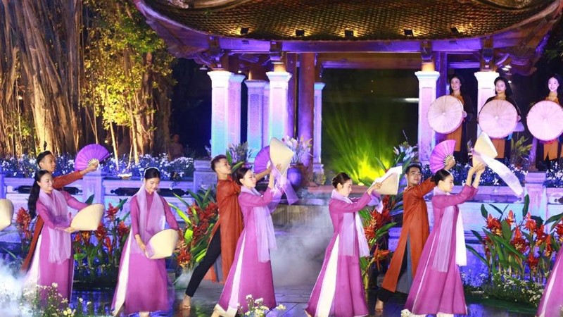 “Áo dài trên con đường di sản” - Tôn vinh vẻ đẹp thanh thoát của tà áo dài Việt Nam 