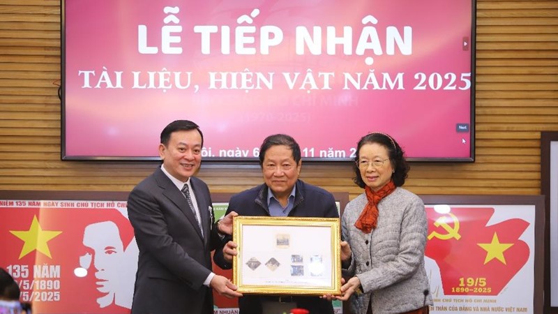 Bảo tàng Hồ Chí Minh tiếp nhận nhiều tài liệu, hiện vật quý về Chủ tịch Hồ Chí Minh