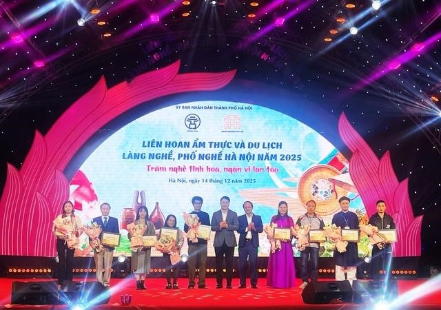 Hơn 30.000 lượt khách tham quan Liên hoan ẩm thực và du lịch làng nghề, phố nghề Hà Nội năm 2025