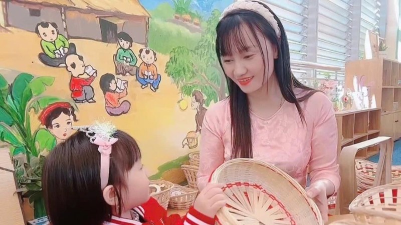 Cô gái muốn kể câu chuyện đẹp về làng nghề mây tre đan Nam Phù 