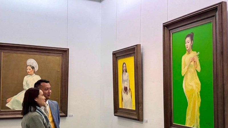 “Giữa sắc & không”: Cuộc đối thoại thầm thì