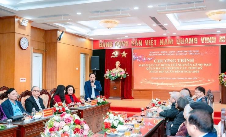 Gặp mặt các đồng chí nguyên lãnh đạo quận Hai Bà Trưng (cũ) qua các thời kỳ nhân dịp Tết Nguyên đán Bính Ngọ .