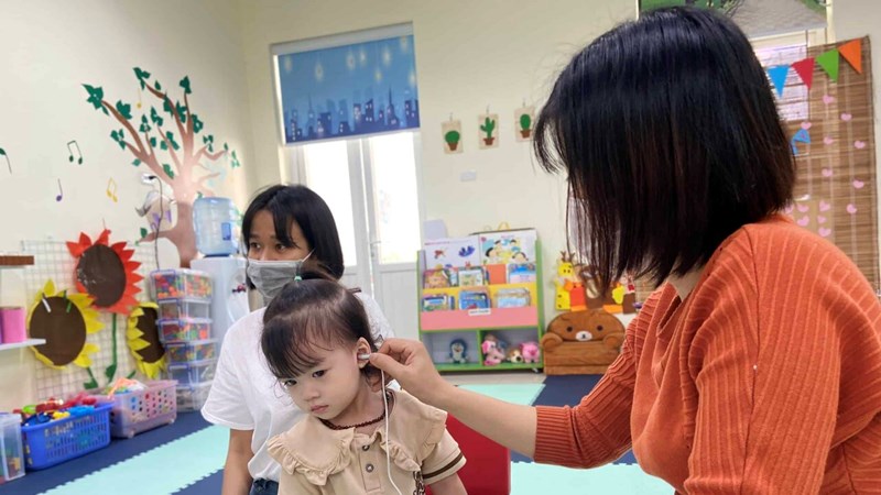 Quận Nam Từ Liêm: Khám khiếm thính cho trẻ em 