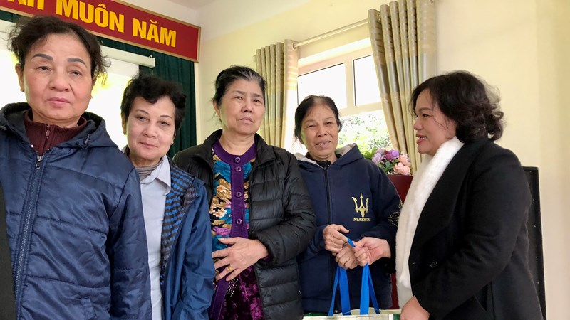 CLB doanh nhân nữ Hà Nội mang Tết ấm yêu thương đến các hoàn cảnh khó khăn 
