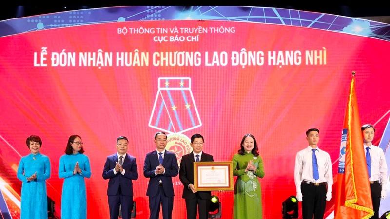 Cục Báo chí đón nhận Huân chương Lao động hạng Nhì nhân kỷ niệm 20 năm thành lập
