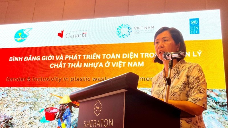 Nâng cao vai trò phụ nữ trong giải quyết ô nhiễm chất thải nhựa