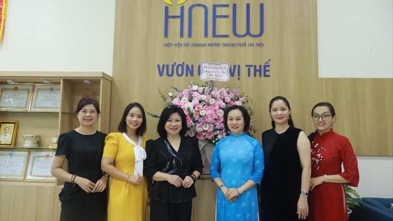 Hội LHPN Hà Nội: Chúc mừng các nữ doanh nhân nhân Ngày doanh nhân Việt Nam