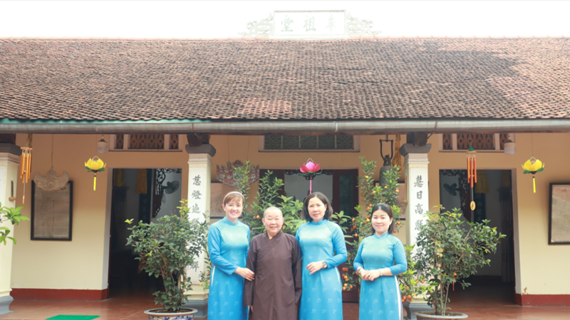 Hội LHPN Hà Nội chúc mừng Đại lễ Phật đản 2025