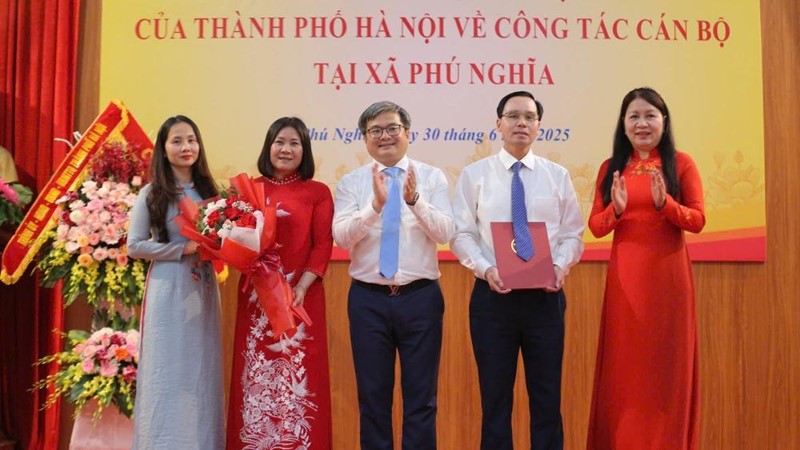 Công bố nhân sự chủ chốt tại phường Chương Mỹ, xã Phú Nghĩa và Xuân Mai