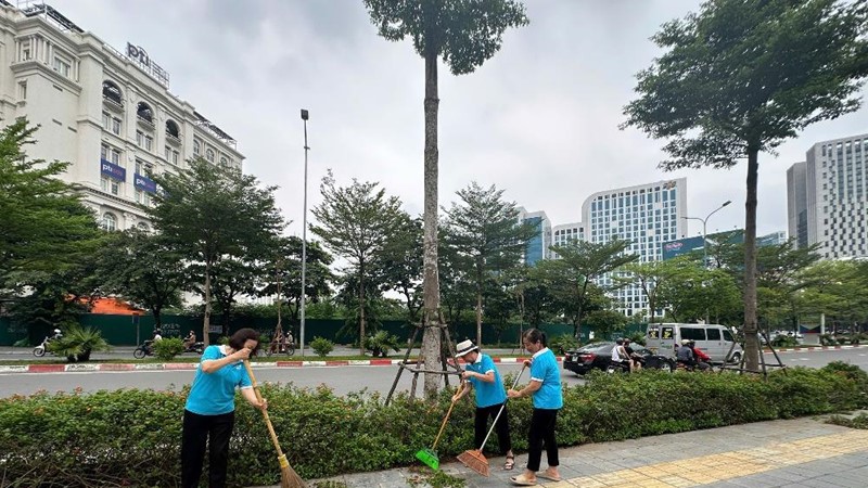 Ra quân tổng vệ sinh môi trường chào mừng thành lập chính quyền địa phương 2 cấp