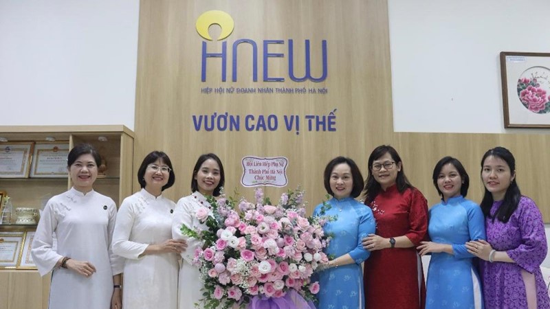 Hội LHPN Hà Nội: Chúc mừng các nữ doanh nhân nhân Ngày doanh nhân Việt Nam