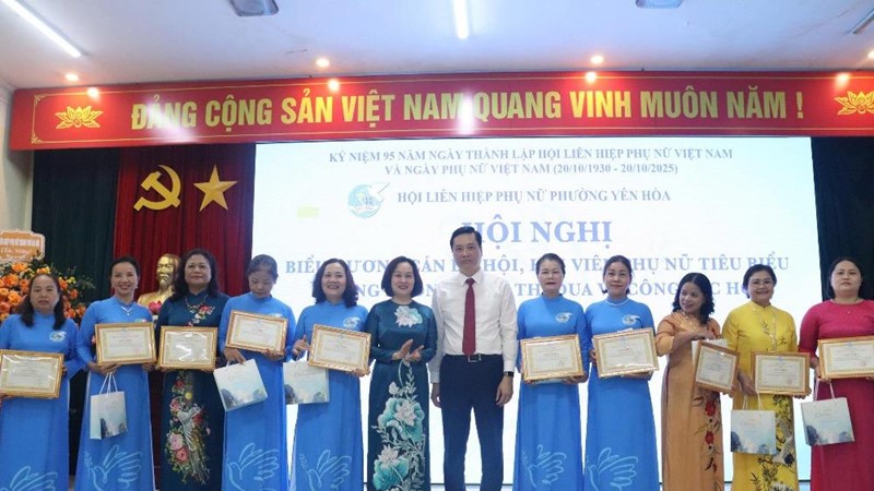 Bí thư Đảng ủy phường Yên Hòa là hội viên danh dự Hội LHPN Việt Nam
