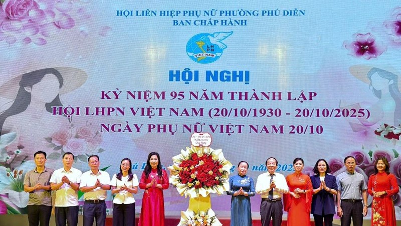Phụ nữ phường Phú Diễn thể hiện tài năng, duyên dáng