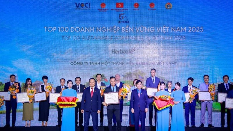 Liên đoàn Thương mại và Công nghiệp Việt Nam vinh danh 100 doanh nghiệp bền vững