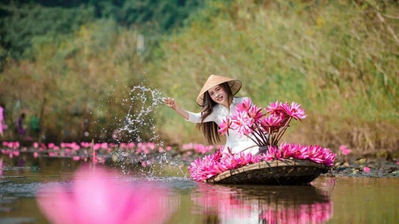 Lan tỏa vẻ đẹp áo dài Trạch Xá như một cách tri ân nguồn cội