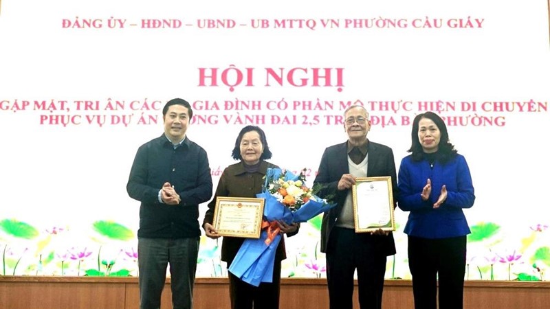 Phường Cầu Giấy cảm ơn các hộ di chuyển phần mộ phục vụ dự án đường Vành đai 2,5