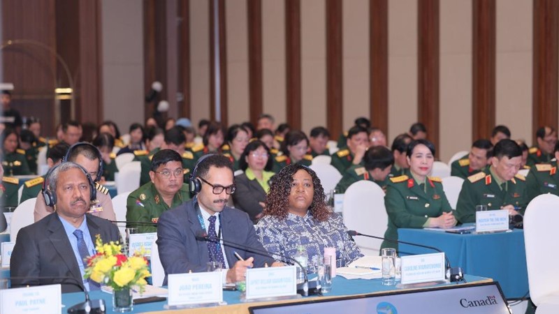 Nâng cao năng lực, bảo đảm an toàn cho phụ nữ quân đội 