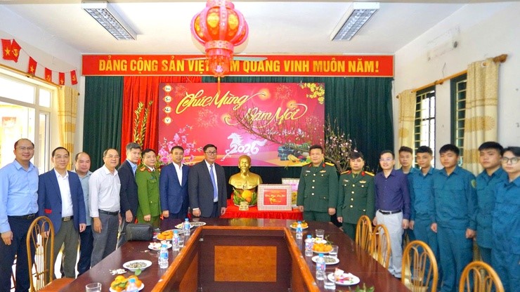 Lãnh đạo phường Từ Liêm thăm, động viên lực lượng trực Tết 