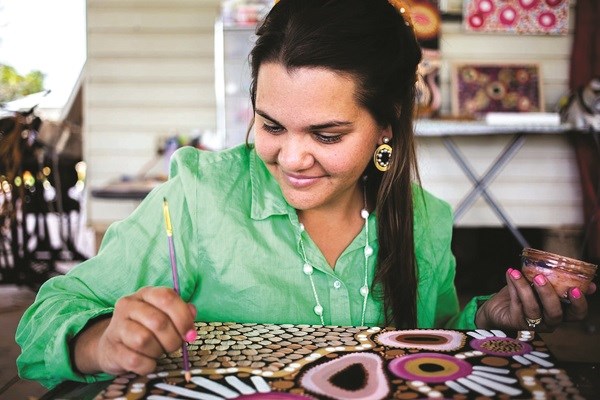 Hành trình ghi dấu ấn trong làng thời trang thế giới của những người phụ nữ Úc bản địa