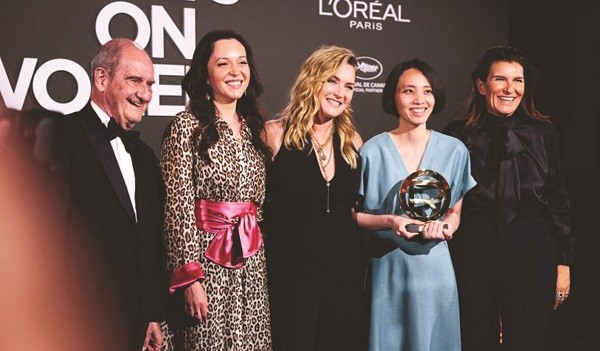 Nữ đạo diễn gốc Việt truyền cảm hứng tại Cannes 2022