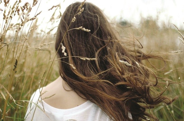 Người đàn bà trong lồng kính