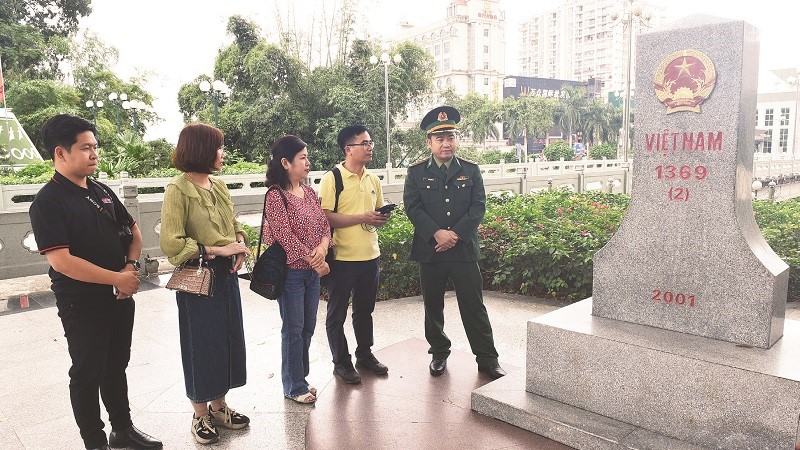 Thắm tình quân dân nơi biên cương, hải đảo