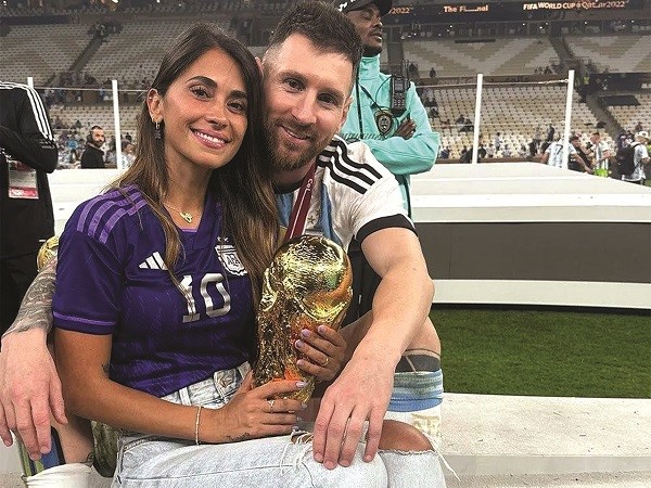 Người phụ nữ đằng sau chuyện tình cổ tích của Lionel Messi