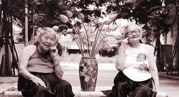 Hai bà tôi sống cùng một nhà