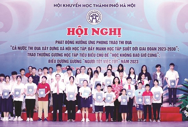 Mỗi gia đình hãy là một “trường học nhỏ” cho con