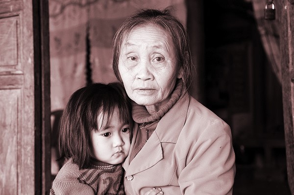 Bà tôi hóa trẻ con