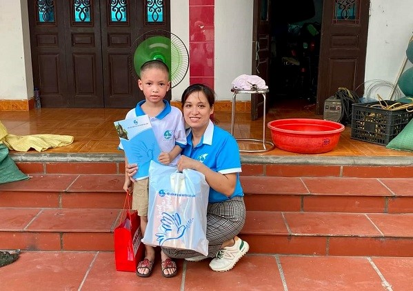 Đồng hành cùng tổ chức Hội tiếp tục chương trình “Mẹ đỡ đầu”