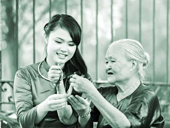 Nghệ thuật chơi “face”* của bà tôi