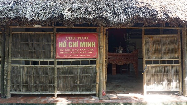 Di tích nhà lưu niệm Bác Hồ ở cần kiệm