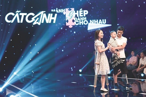 Câu chuyện tình đẹp của cặp đôi khuyết tật nghị lực