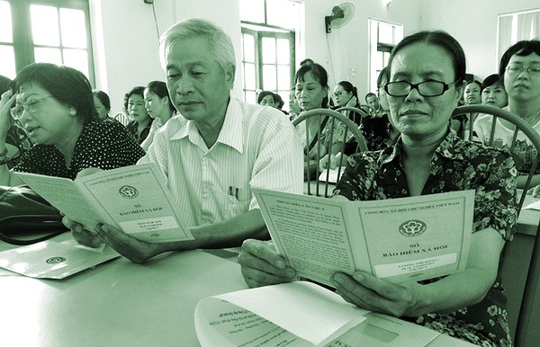 Người về hưu tiếp tục đi làm có thuộc đối tượng tham gia bảo hiểm xã hội bắt buộc?