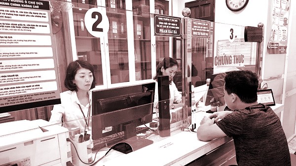 Không yêu cầu nộp, xuất trình sổ hộ khẩu, sổ tạm trú