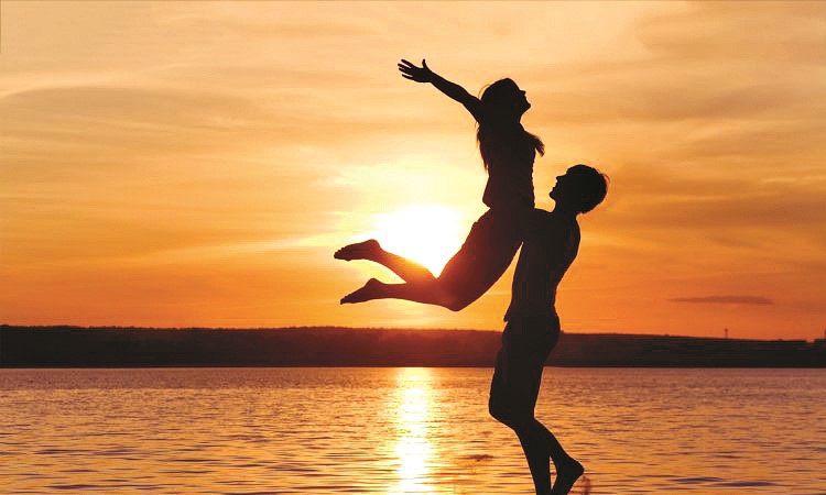 Mạng ảo là “ông tơ bà nguyệt”: Tin được không?