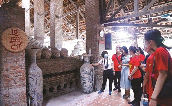 Đầu Xuân đến thăm làng gốm Bát Tràng
