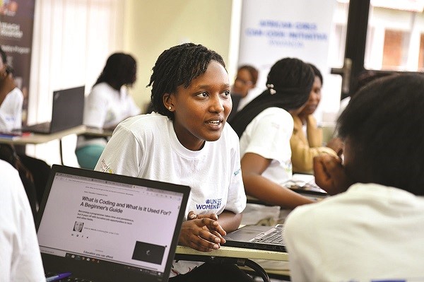 Cô gái Rwanda thách thức định kiến giới trong ngành công nghệ