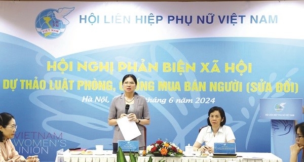 Tăng cường cơ sở pháp lý để Hội phụ nữ thực hiện chức năng bảo vệ phụ nữ, trẻ em