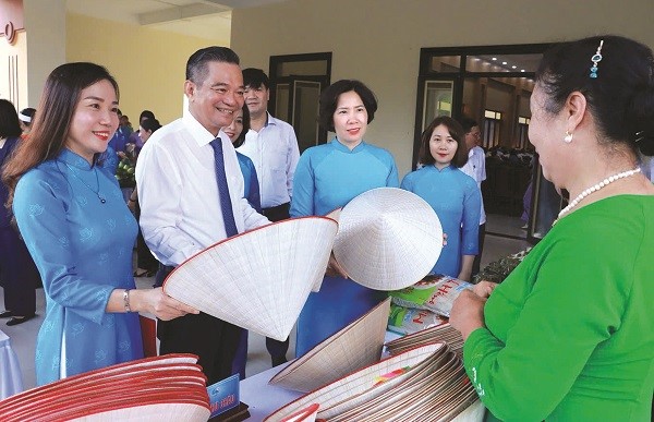 Vì sự phát triển toàn diện của phụ nữ dân tộc thiểu số