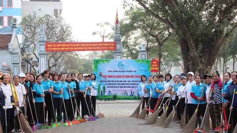 Phụ nữ thi đua “giữ nhà, xây tổ ấm”