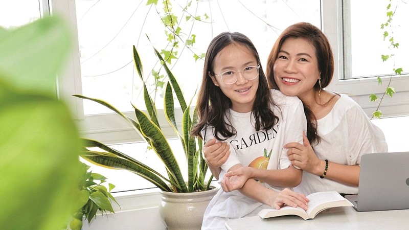 Nữ nhà báo Trần Thu Hà: Nhìn con mà tôi tự sửa mình