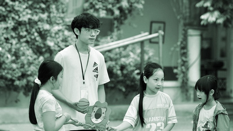 Học sinh phổ thông mở trại hè cho các em nhỏ
