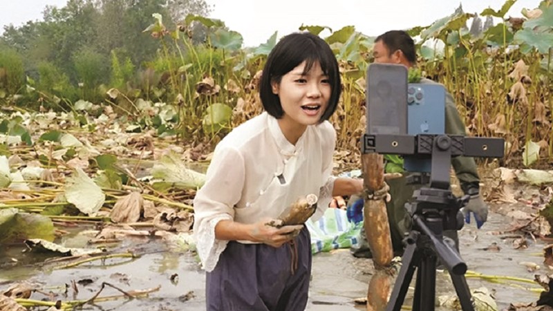 Cô gái “lội bùn” chấn hưng quê hương