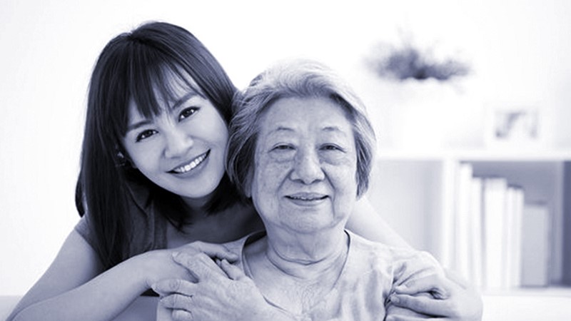 Bà ở trời Ta, cháu trời Tây