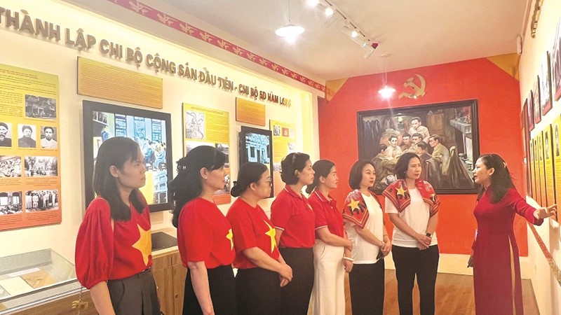 Phụ nữ Thủ đô hướng về Tết Độc lập