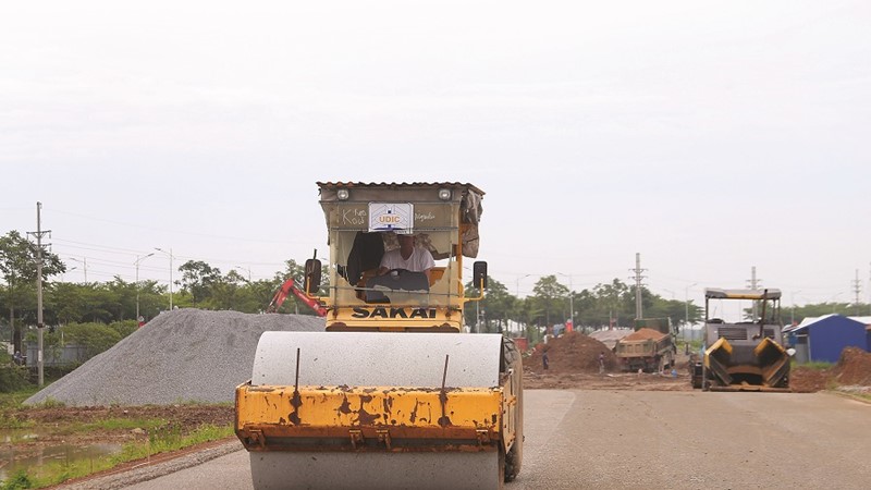 Nhộn nhịp trên công trường các công trình giao thông trọng điểm